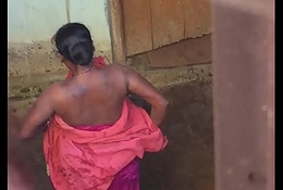 Desi village horny bhabhi nude bath undertaking caught by hidden cam