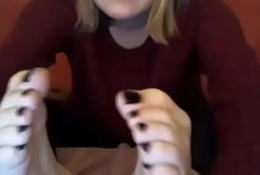 webcam model in sweatshirt suck her own toes