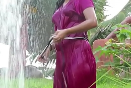desi hot girl enjoy paniwala dance down bikni (hot photoshoot down bikni 2017)